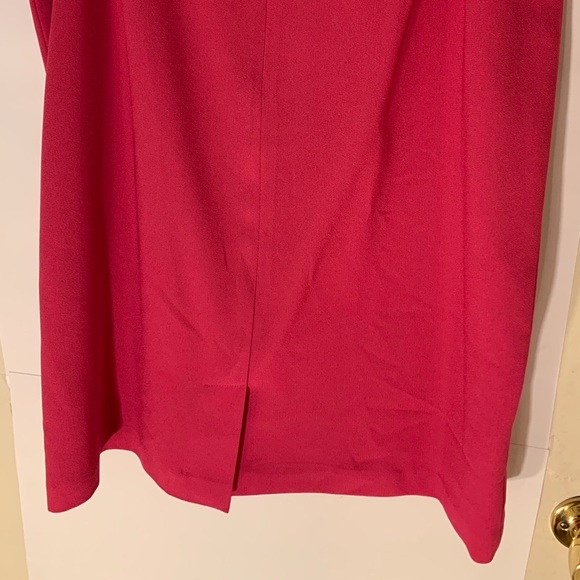 Nygard Pencil Skirt in Fuchsia Fully Lined - Picture 4 of 5